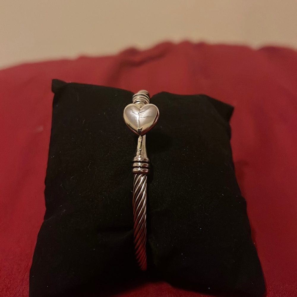 Beautiful silver heart bracelet